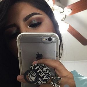 Meet your Posher, Daniela